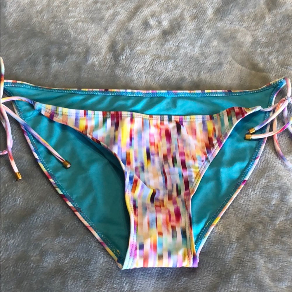 Women’s Bikini - Picture 3 of 8
